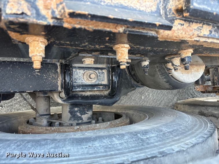 image for item EU4962 2016 Peterbilt 389 semi truck