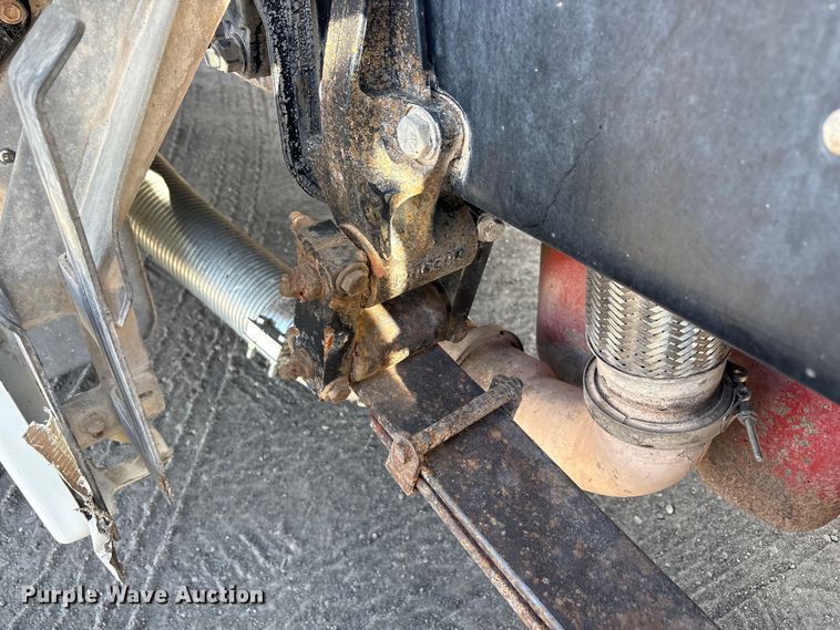 image for item EU4962 2016 Peterbilt 389 semi truck