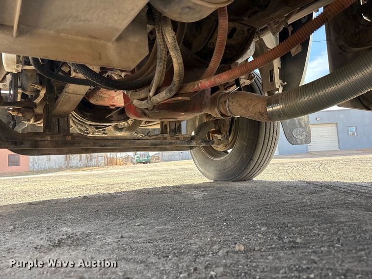 image for item EU4962 2016 Peterbilt 389 semi truck