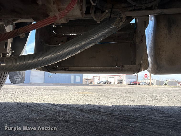 image for item EU4962 2016 Peterbilt 389 semi truck