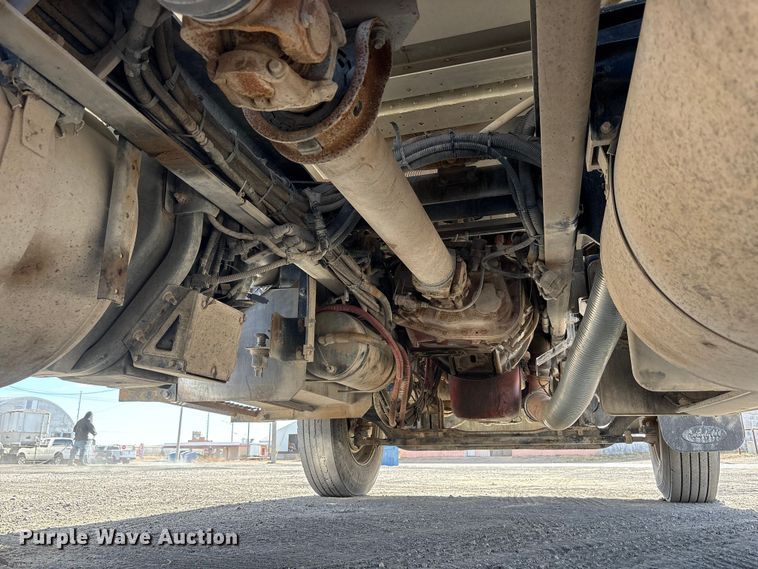 image for item EU4962 2016 Peterbilt 389 semi truck