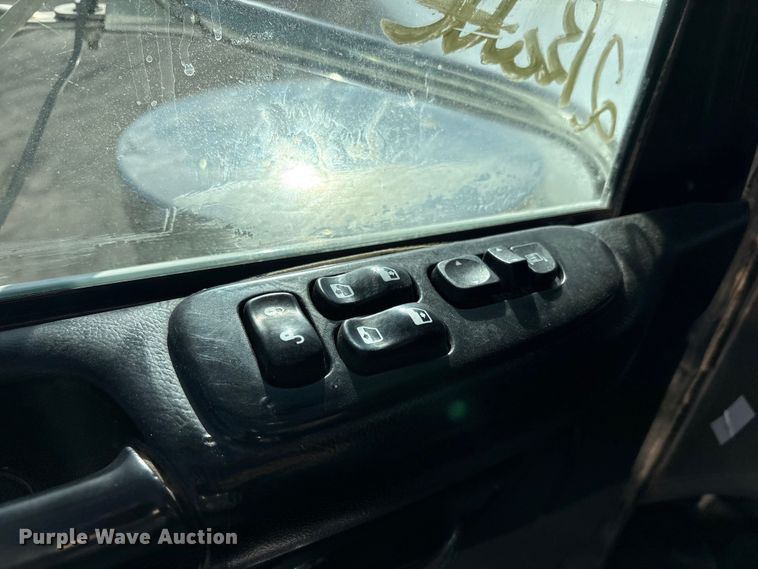 image for item EU4962 2016 Peterbilt 389 semi truck