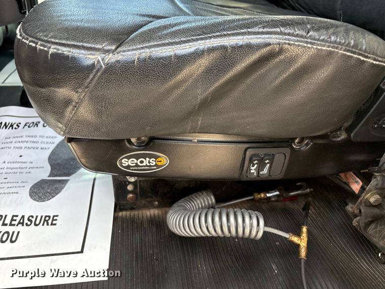 image for item EU4962 2016 Peterbilt 389 semi truck