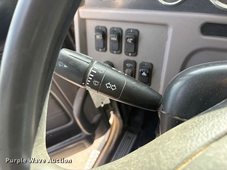 image for item EU4962 2016 Peterbilt 389 semi truck