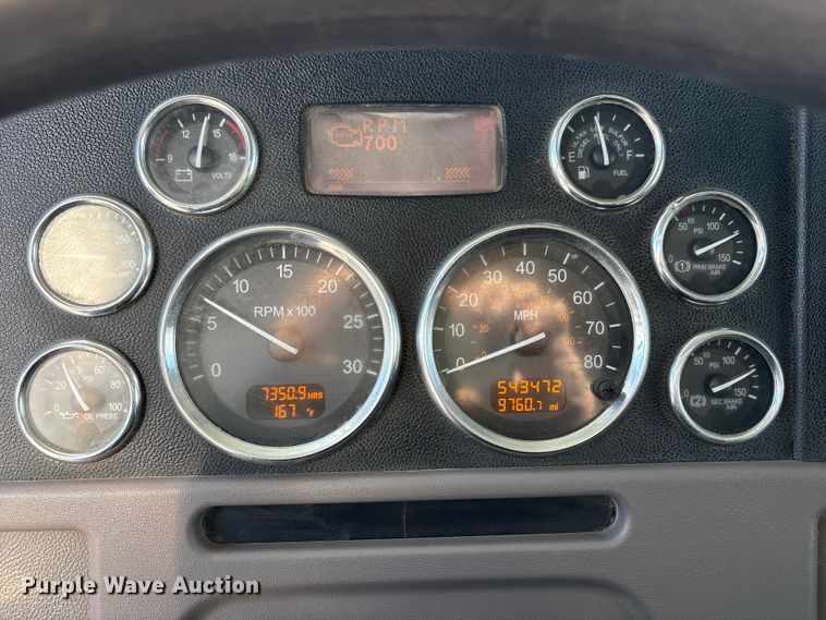 image for item EU4962 2016 Peterbilt 389 semi truck