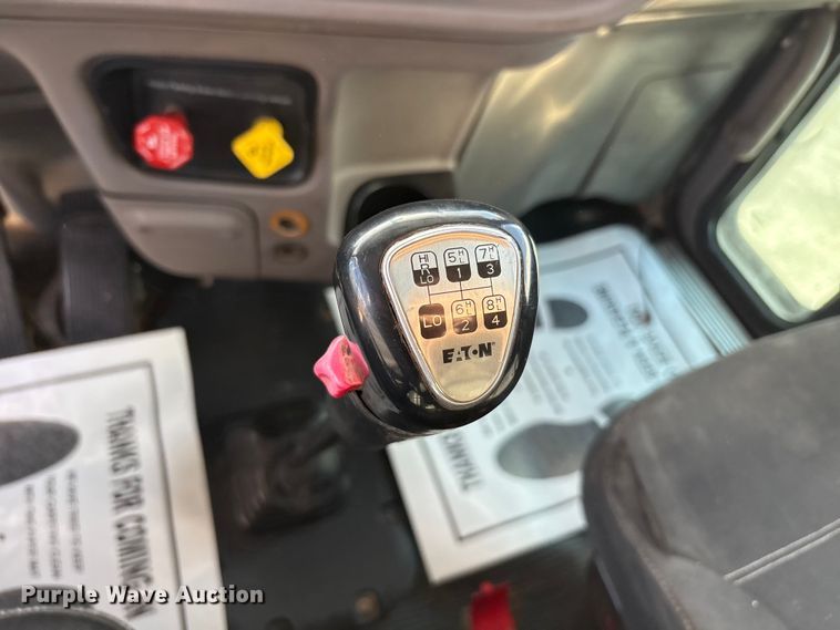 image for item EU4962 2016 Peterbilt 389 semi truck