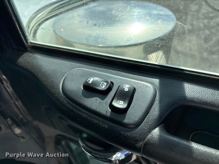 image for item EU4962 2016 Peterbilt 389 semi truck