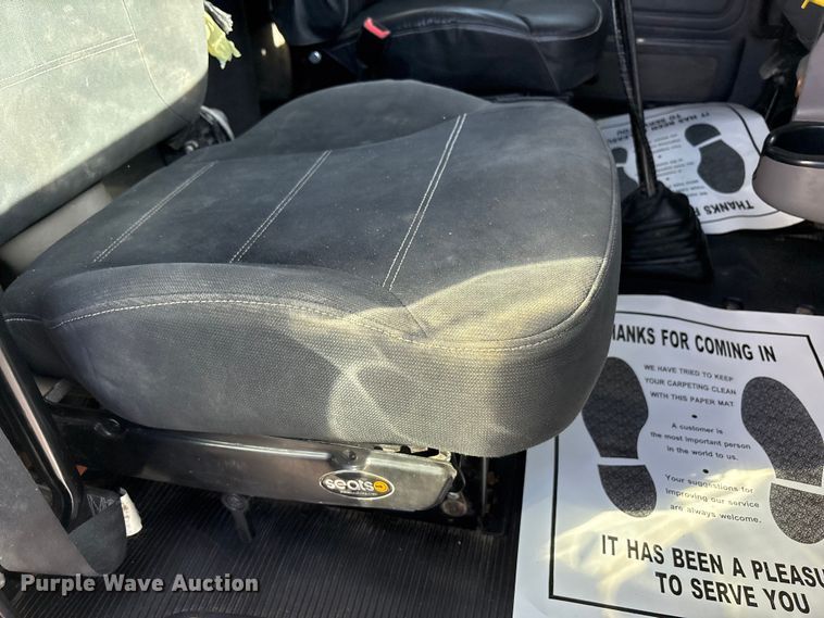 image for item EU4962 2016 Peterbilt 389 semi truck