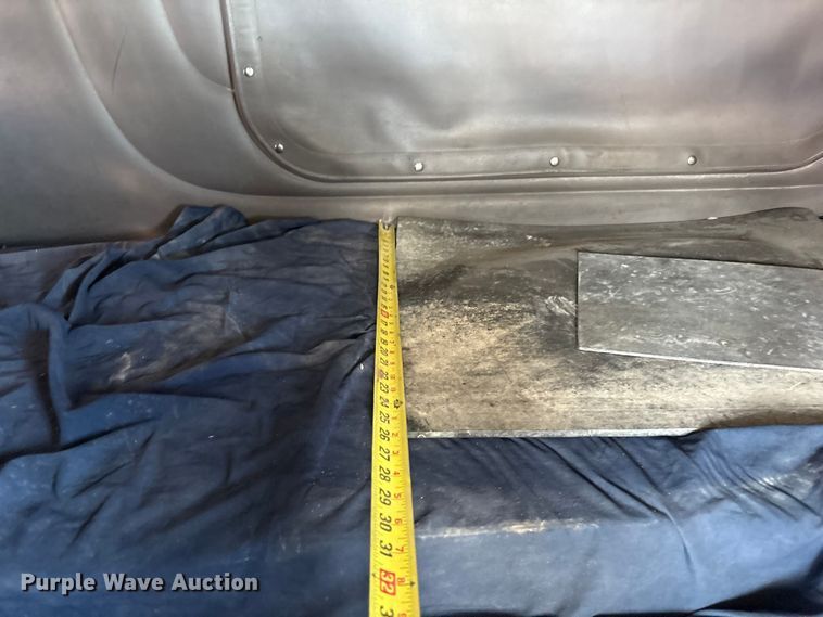 image for item EU4962 2016 Peterbilt 389 semi truck