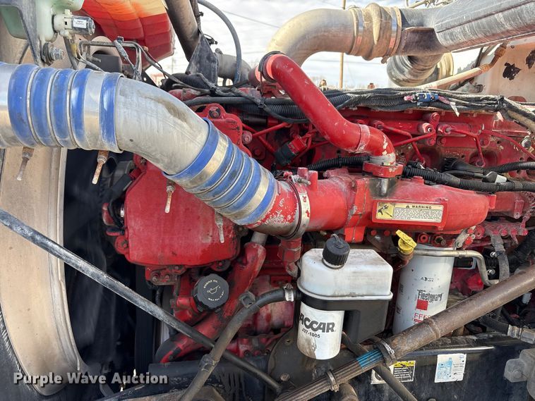 image for item EU4962 2016 Peterbilt 389 semi truck