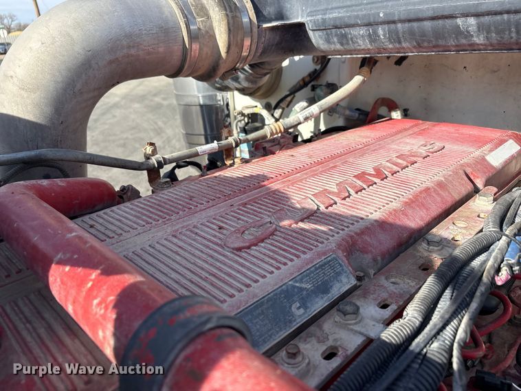 image for item EU4962 2016 Peterbilt 389 semi truck