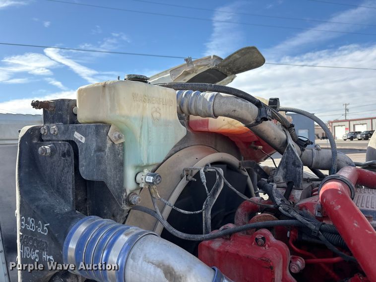 image for item EU4962 2016 Peterbilt 389 semi truck