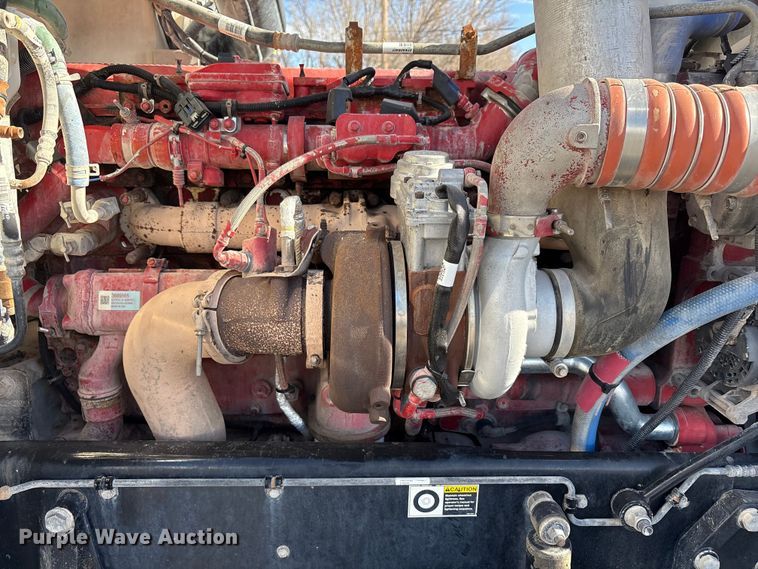 image for item EU4962 2016 Peterbilt 389 semi truck