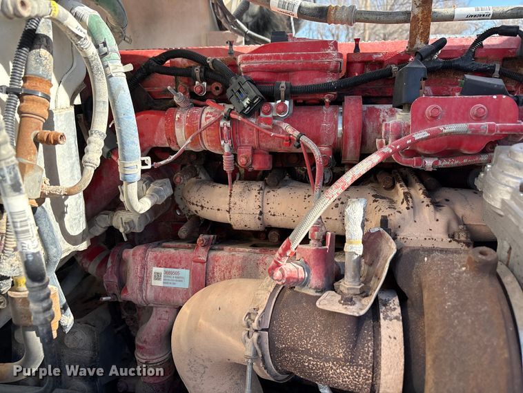 image for item EU4962 2016 Peterbilt 389 semi truck