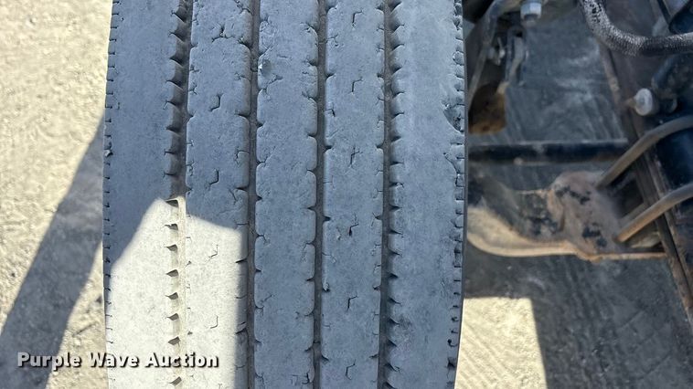 image for item EU4962 2016 Peterbilt 389 semi truck