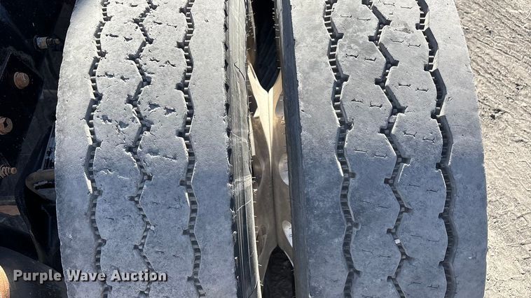 image for item EU4962 2016 Peterbilt 389 semi truck