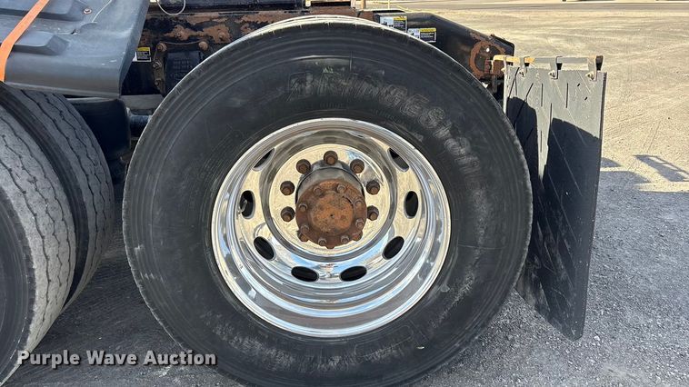 image for item EU4962 2016 Peterbilt 389 semi truck