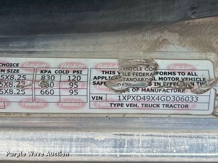 image for item EU4962 2016 Peterbilt 389 semi truck