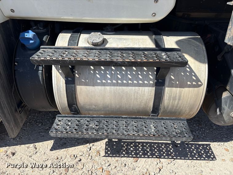 image for item EU7444 2015 International 7600 dump flatbed truck