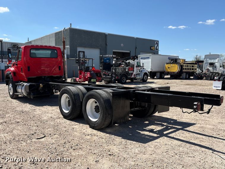 image for item EU7445 2016 International 7600 truck cab and chassis