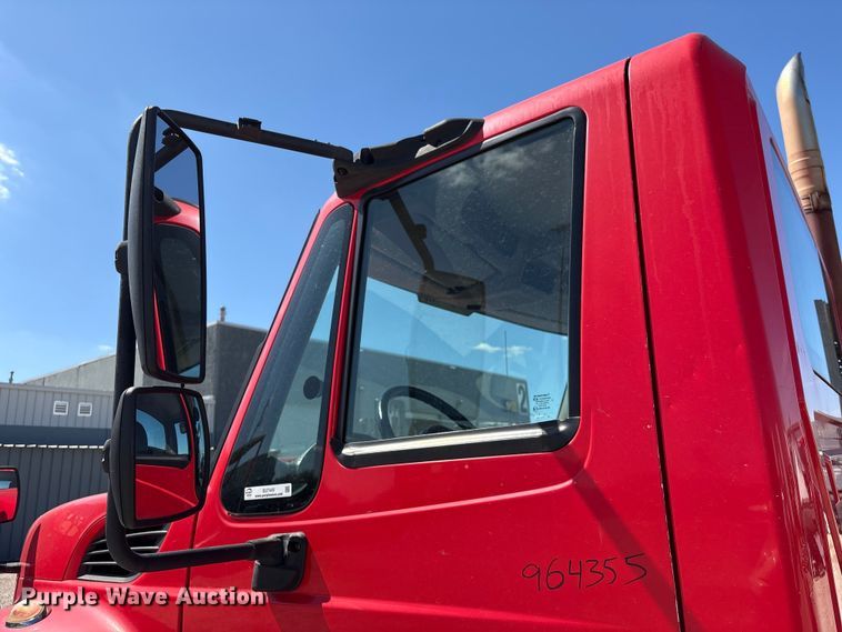 image for item EU7445 2016 International 7600 truck cab and chassis