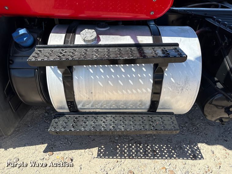 image for item EU7445 2016 International 7600 truck cab and chassis