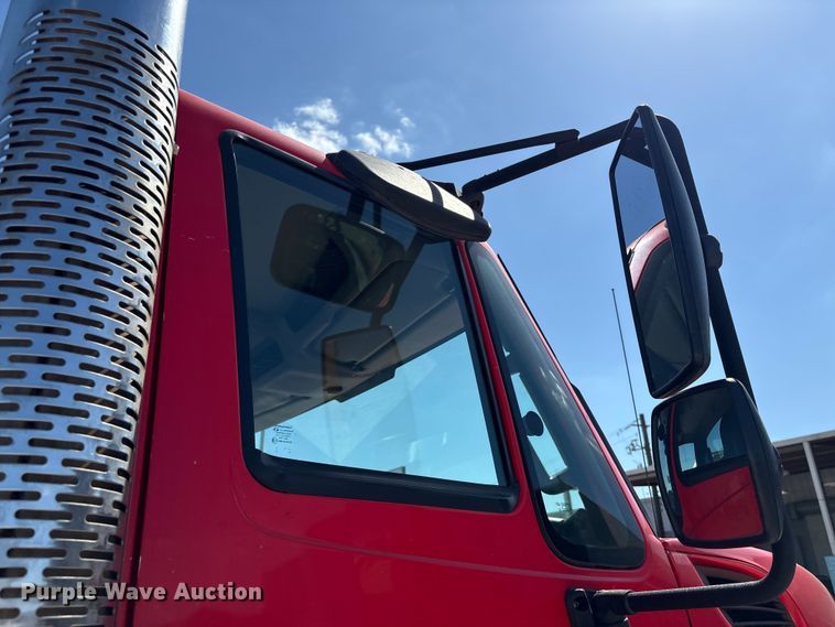 image for item EU7445 2016 International 7600 truck cab and chassis