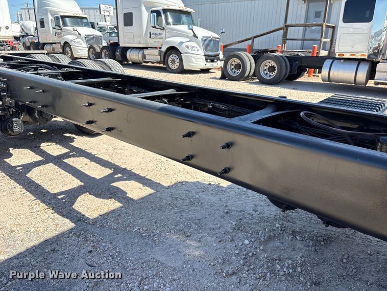 image for item EU7445 2016 International 7600 truck cab and chassis