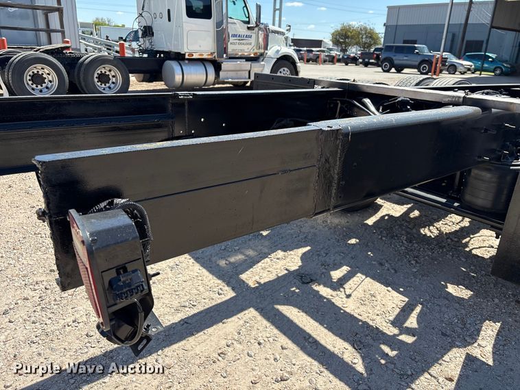 image for item EU7445 2016 International 7600 truck cab and chassis