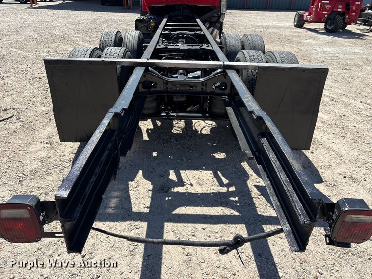 image for item EU7445 2016 International 7600 truck cab and chassis