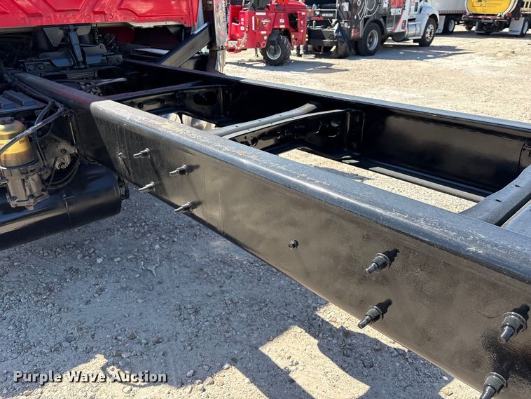 image for item EU7445 2016 International 7600 truck cab and chassis