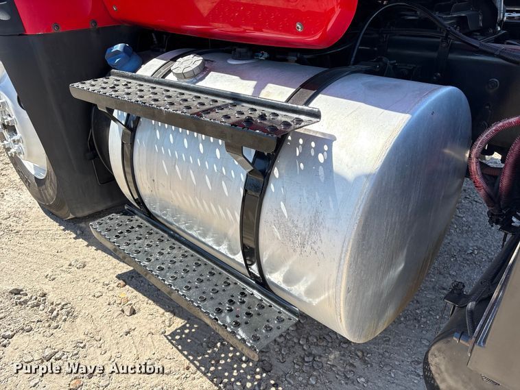 image for item EU7445 2016 International 7600 truck cab and chassis