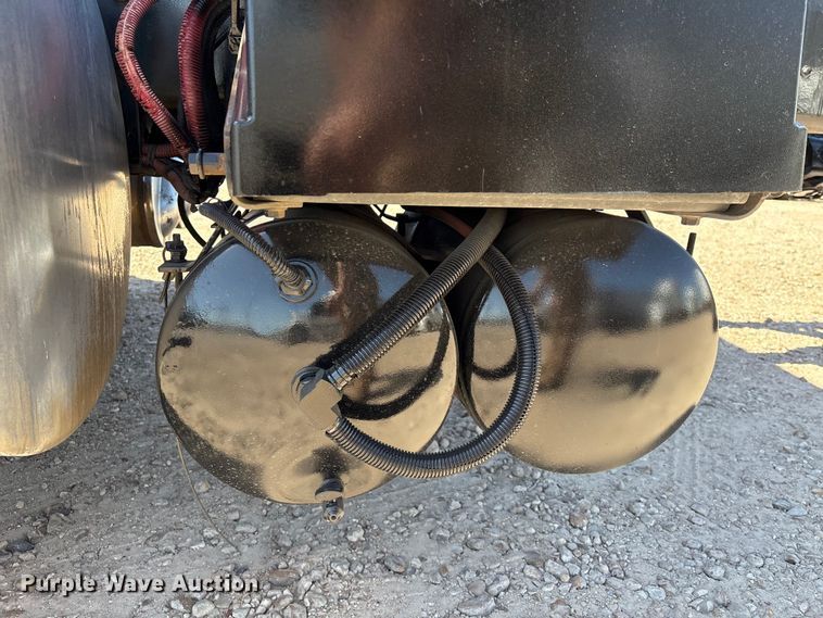 image for item EU7445 2016 International 7600 truck cab and chassis