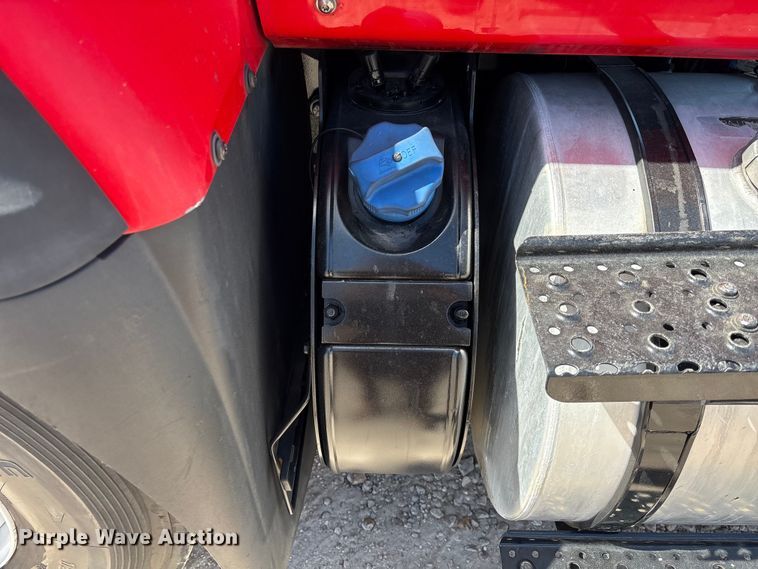 image for item EU7445 2016 International 7600 truck cab and chassis