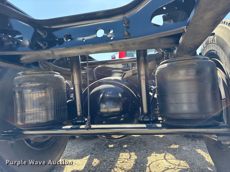 image for item EU7445 2016 International 7600 truck cab and chassis