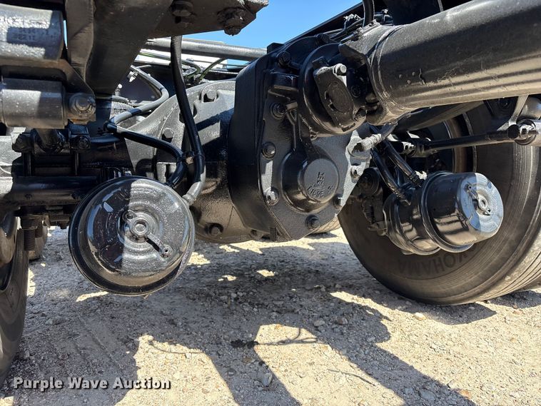 image for item EU7445 2016 International 7600 truck cab and chassis