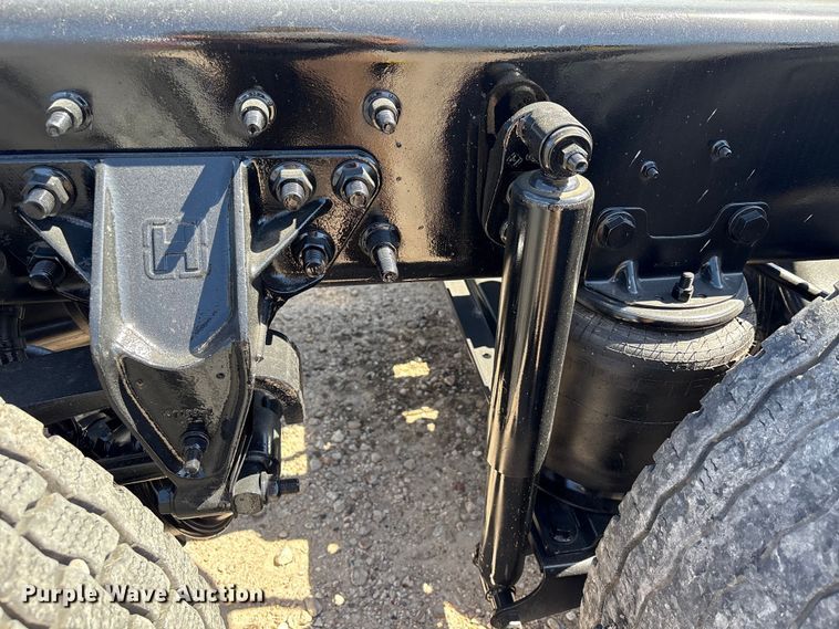 image for item EU7445 2016 International 7600 truck cab and chassis