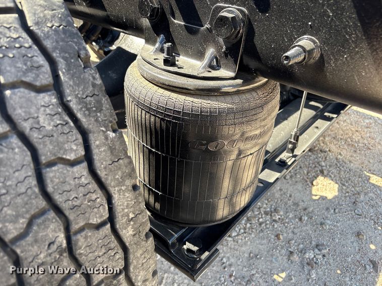 image for item EU7445 2016 International 7600 truck cab and chassis