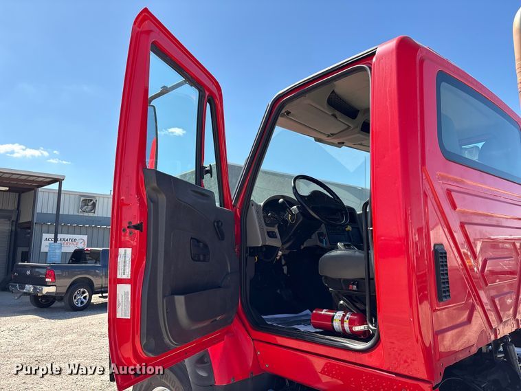 image for item EU7445 2016 International 7600 truck cab and chassis