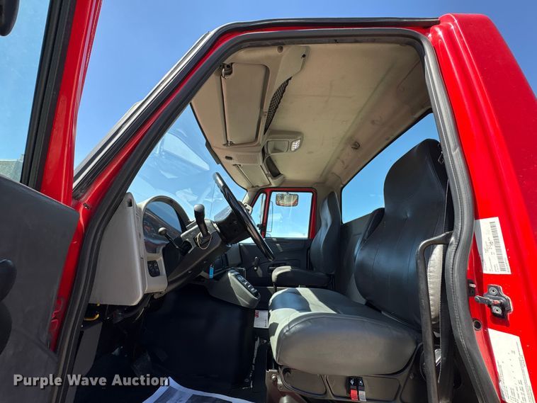 image for item EU7445 2016 International 7600 truck cab and chassis