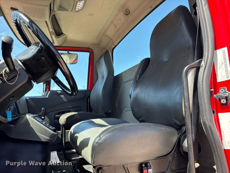 image for item EU7445 2016 International 7600 truck cab and chassis