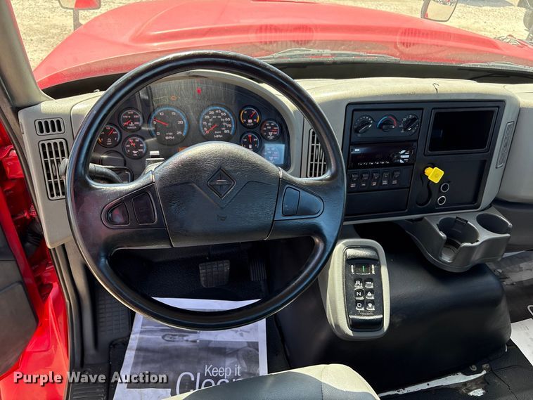 image for item EU7445 2016 International 7600 truck cab and chassis