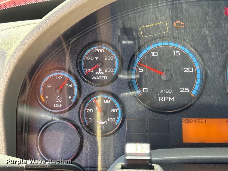 image for item EU7445 2016 International 7600 truck cab and chassis