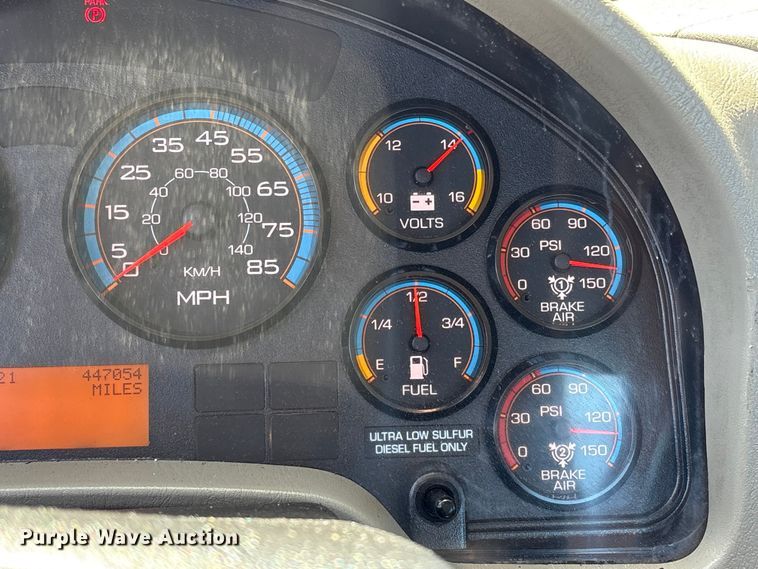 image for item EU7445 2016 International 7600 truck cab and chassis