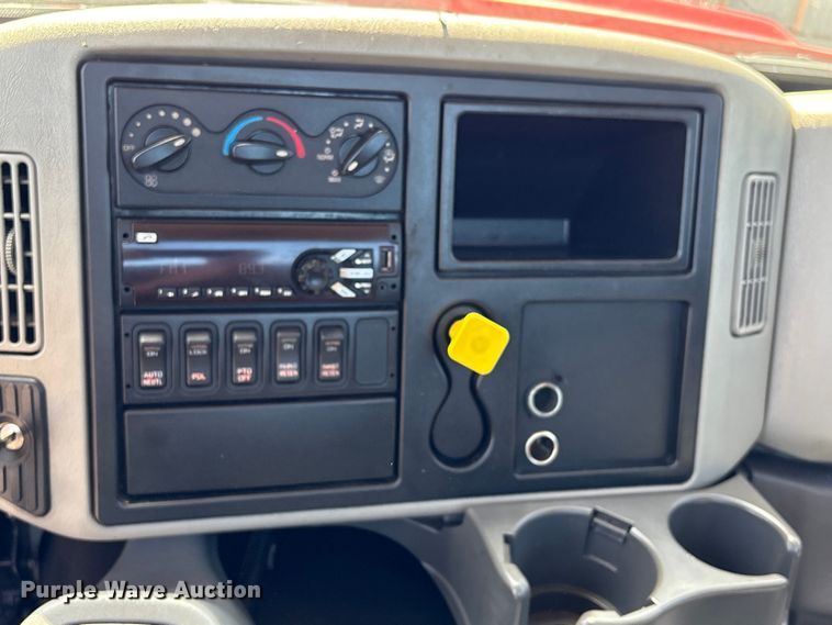 image for item EU7445 2016 International 7600 truck cab and chassis