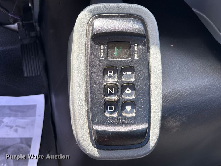 image for item EU7445 2016 International 7600 truck cab and chassis