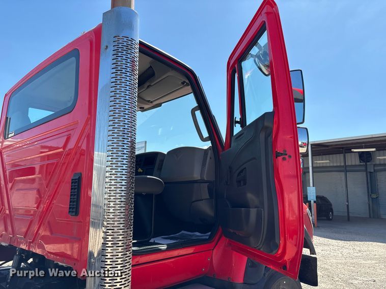 image for item EU7445 2016 International 7600 truck cab and chassis