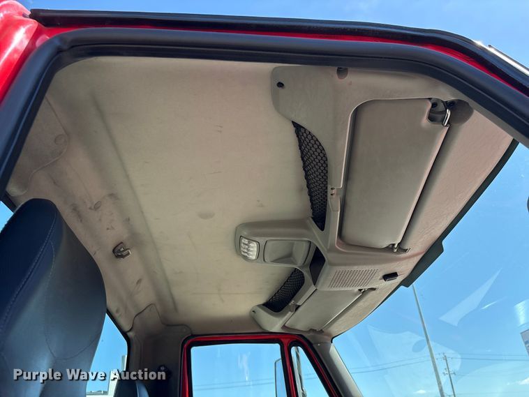 image for item EU7445 2016 International 7600 truck cab and chassis