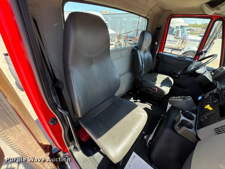 image for item EU7445 2016 International 7600 truck cab and chassis