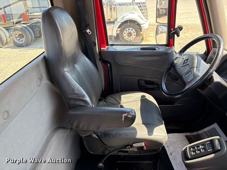 image for item EU7445 2016 International 7600 truck cab and chassis